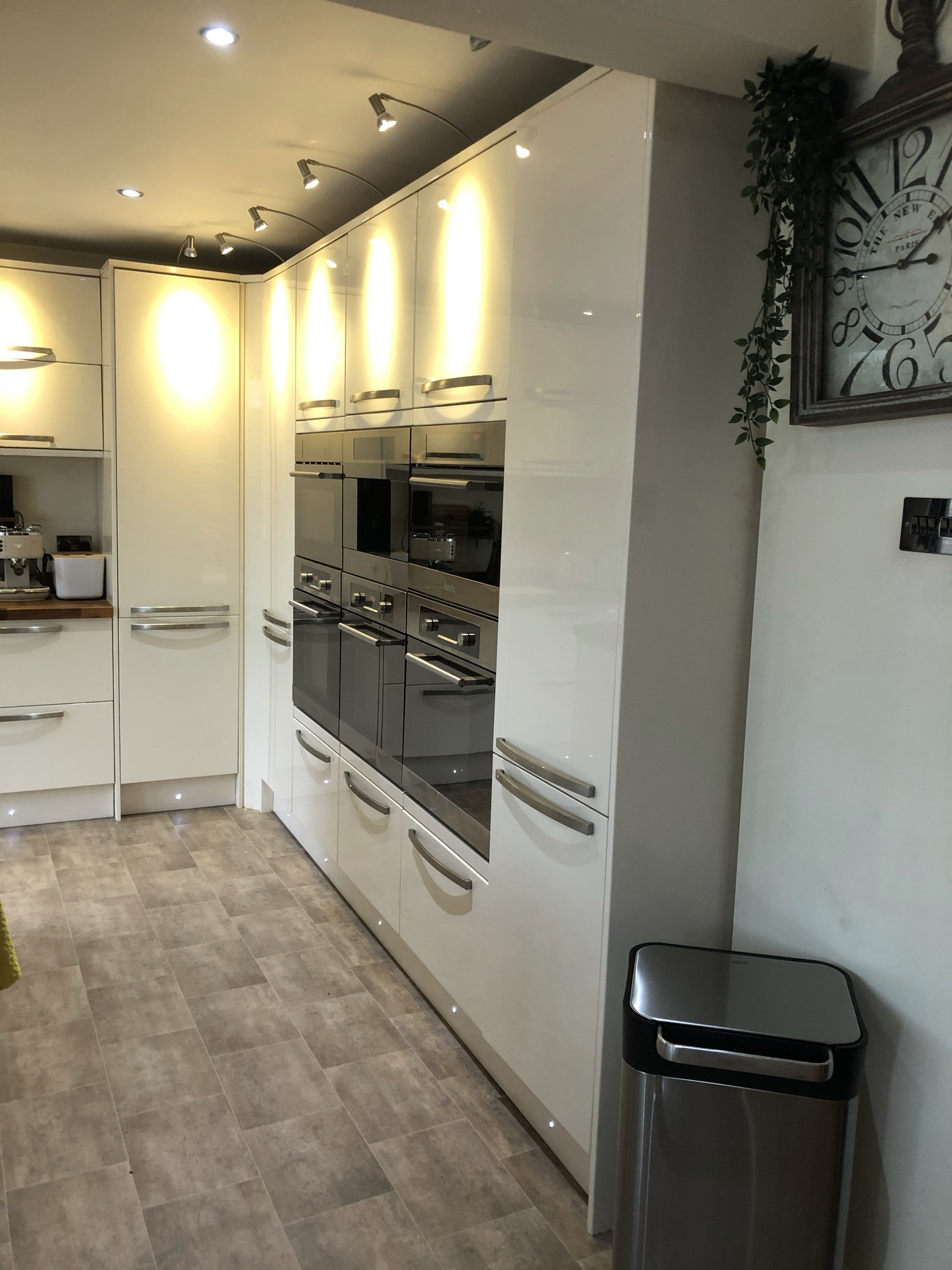 High gloss cream units