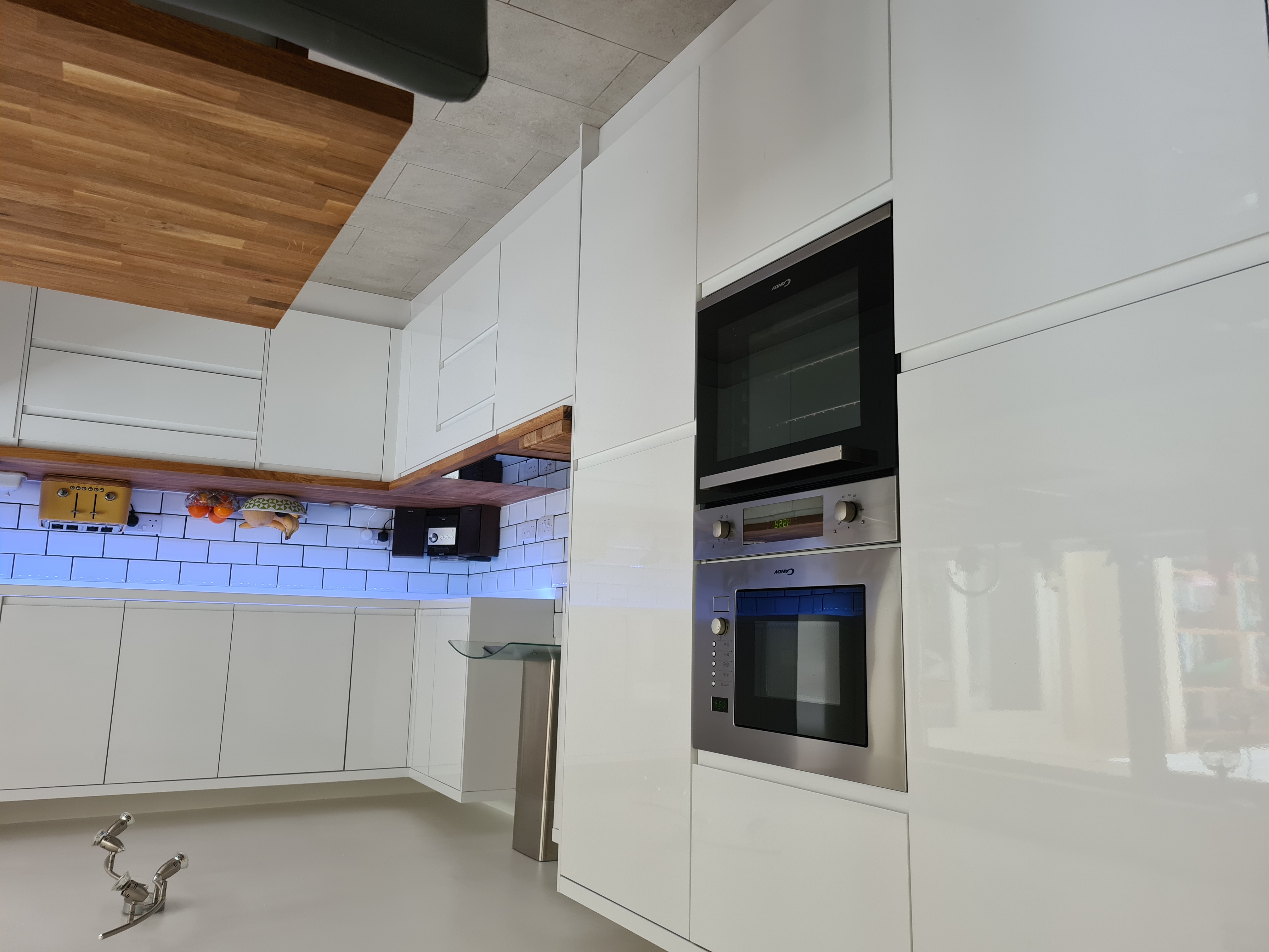 new high gloss white kitchen
