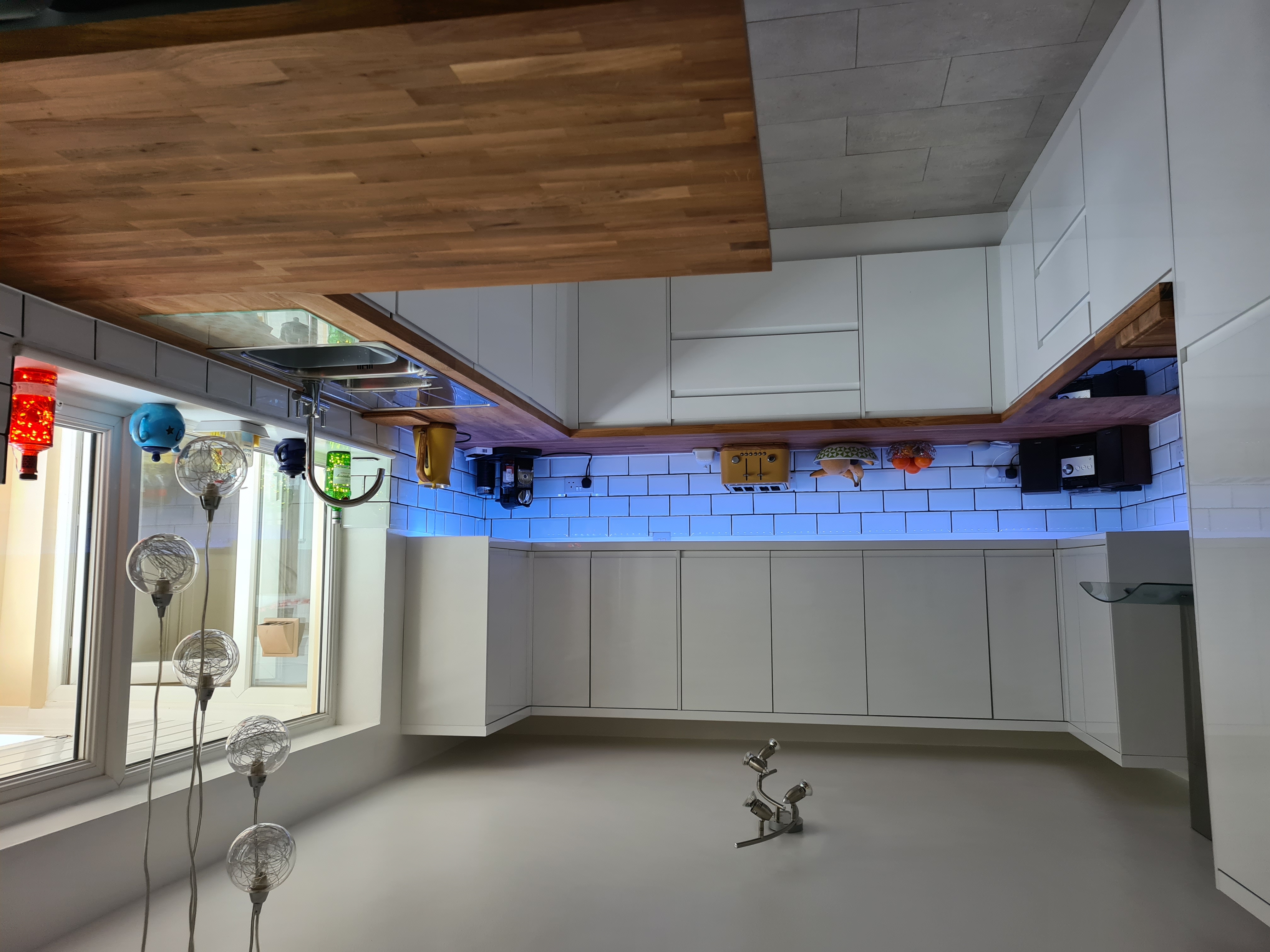 new high gloss white kitchen